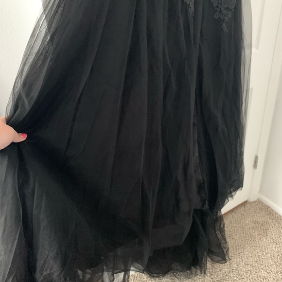 Black lace formal gown - Picture 8 of 8